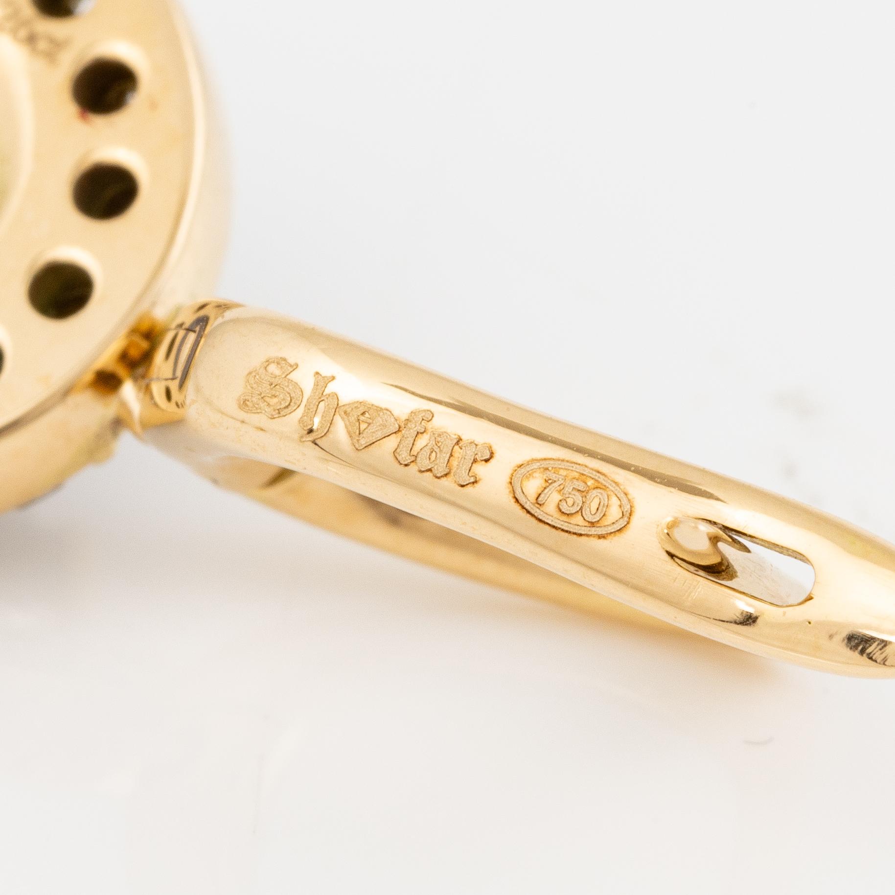 Earrings in 18K gold with cabochon-cut sapphires and octagon-cut diamonds.