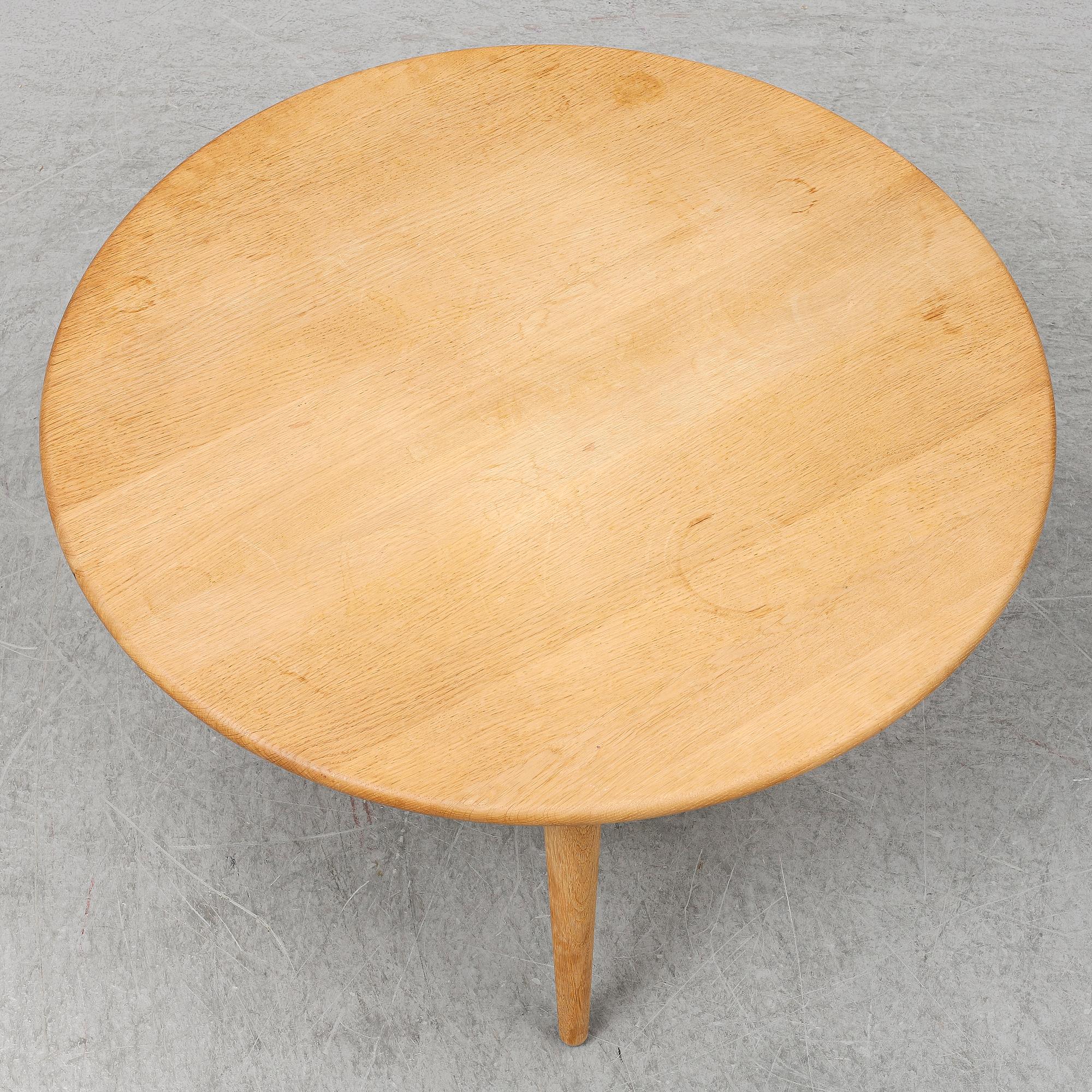 HANS J WEGNER, a model CH008 sofa table, for Carl Hansen & Son.