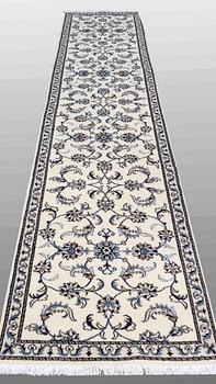A runner, Nain, ca 383 x 75 cm.