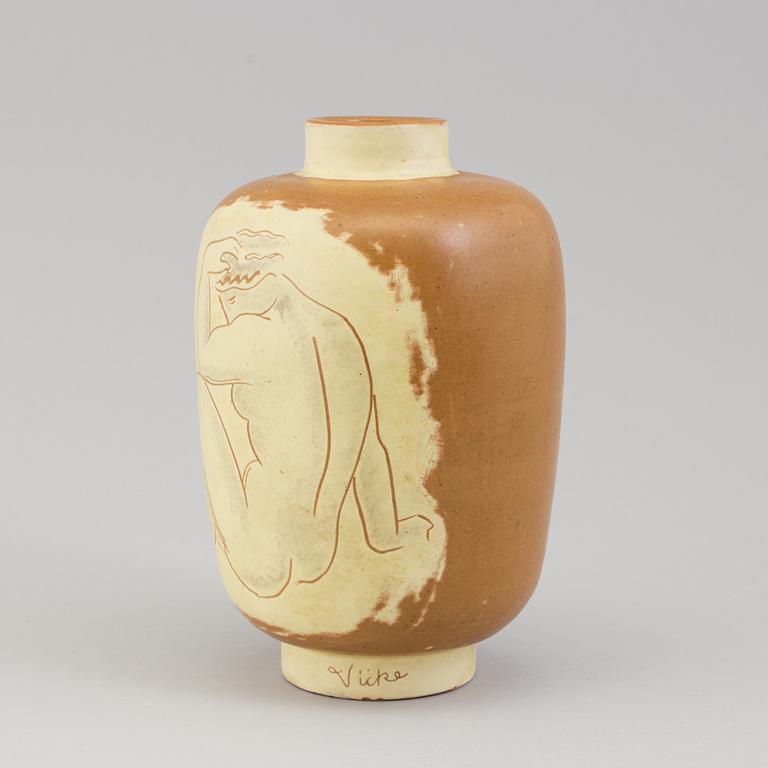A vase by Vicke Lindstrand for Upsala Ekeby, 1940s.