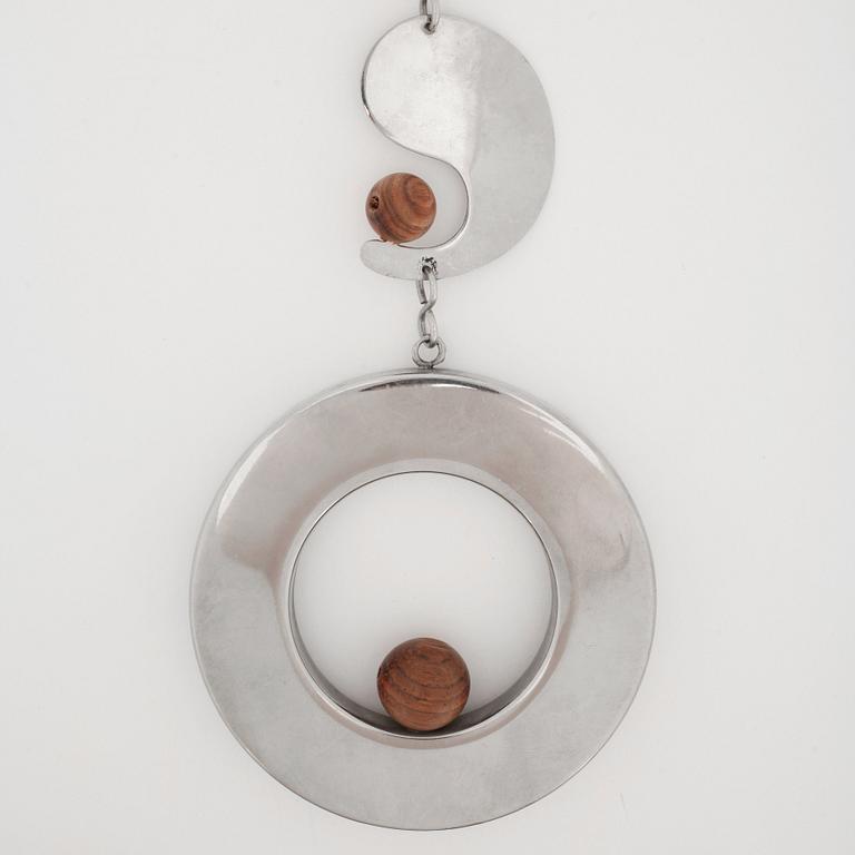 PIERRE CARDIN, a silver colored metall and wooden necklace.