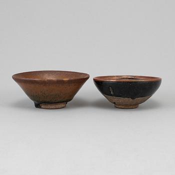 Two glazed ceramic bowls, Song dynasty.