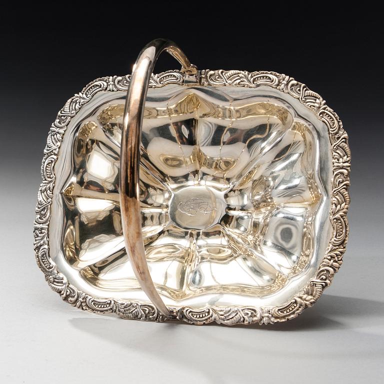 BRÖDKORG, silver, Helsingfors 1942. Vikt 456,7 g.