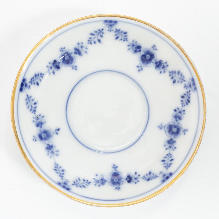 Royal Copenhagen 9 service pieces.