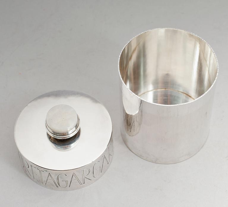 DOSA, silver, Kerstin Öhlin, 1974. Vikt ca 375 g med lockets träinsats.
