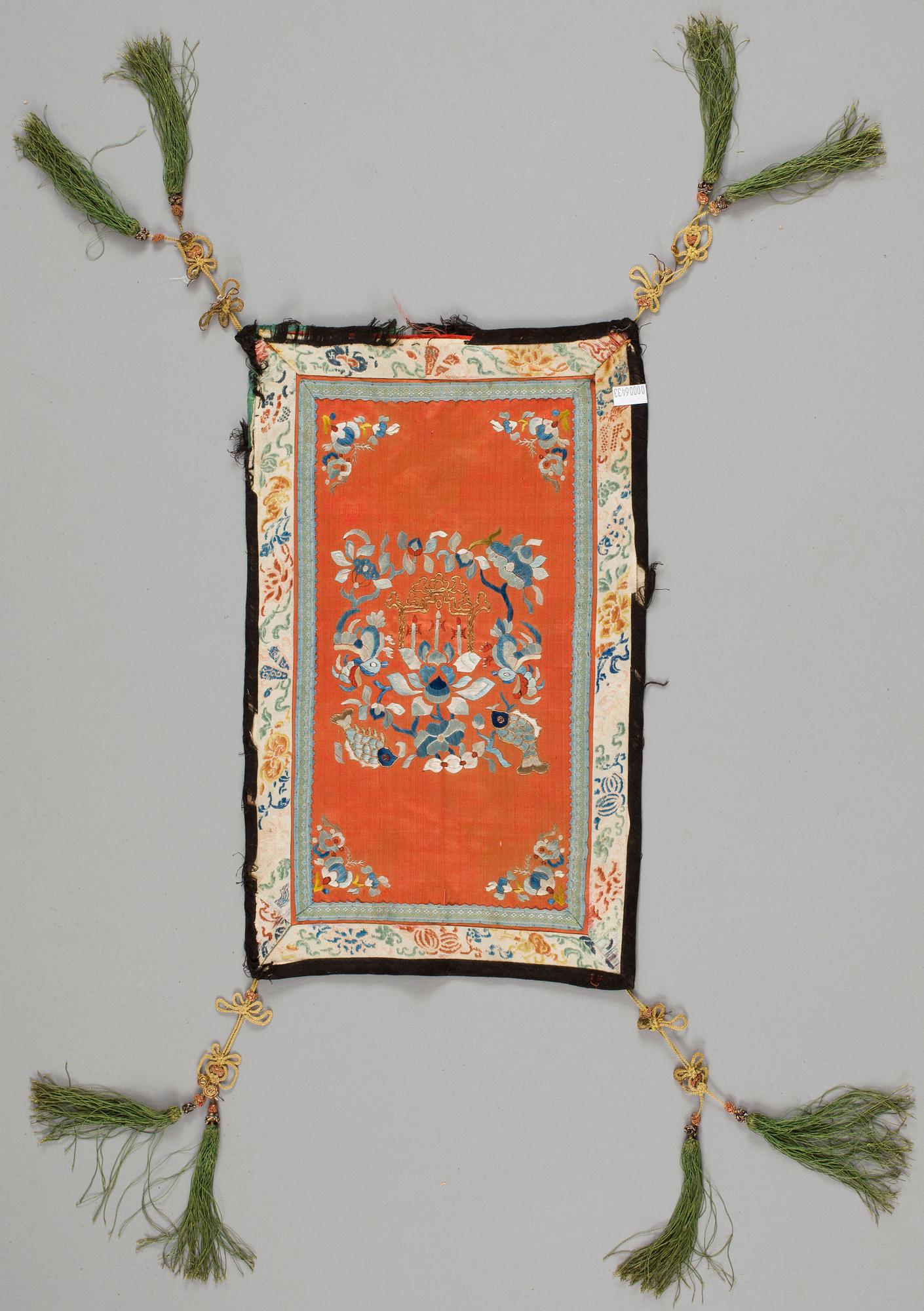 BRODERIER, 12 delar, bl.a. i siden. Kina, 1800/1900-tal.