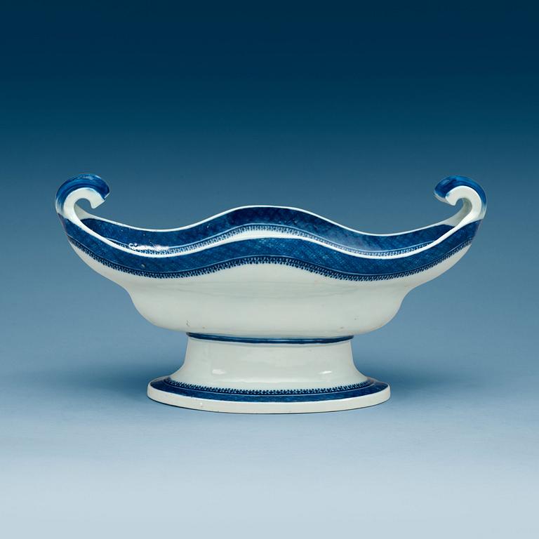 A blue and white jardiniere, Qing dynasty, Jiaqing (1796-1820).