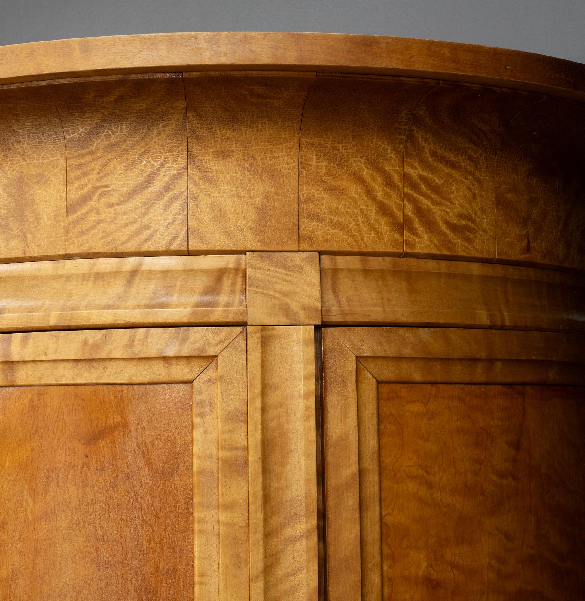 Klädskåp, gustaviansk stil, Nordiska Kompaniet, Ryssland 1913-17.