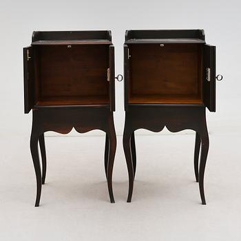 SÄNGBORD, 1 par, rokokostil, för Nationalmuseum, 1900-talets andra hälft.
