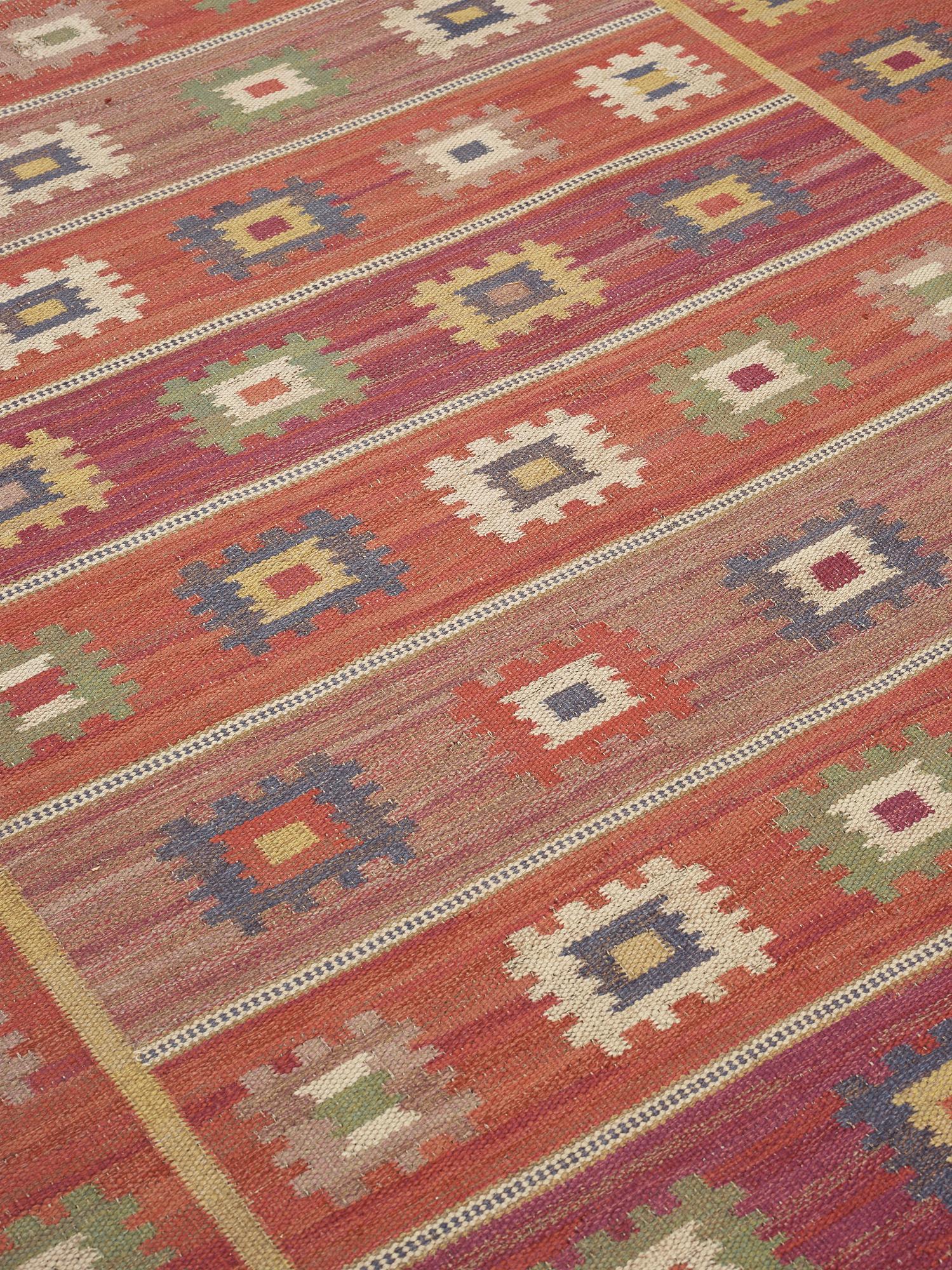 Märta Måås-Fjetterström, MATTA. "Röd Grön Äng". Rölakan. 291 x 199,5 cm. Signerad MMF.