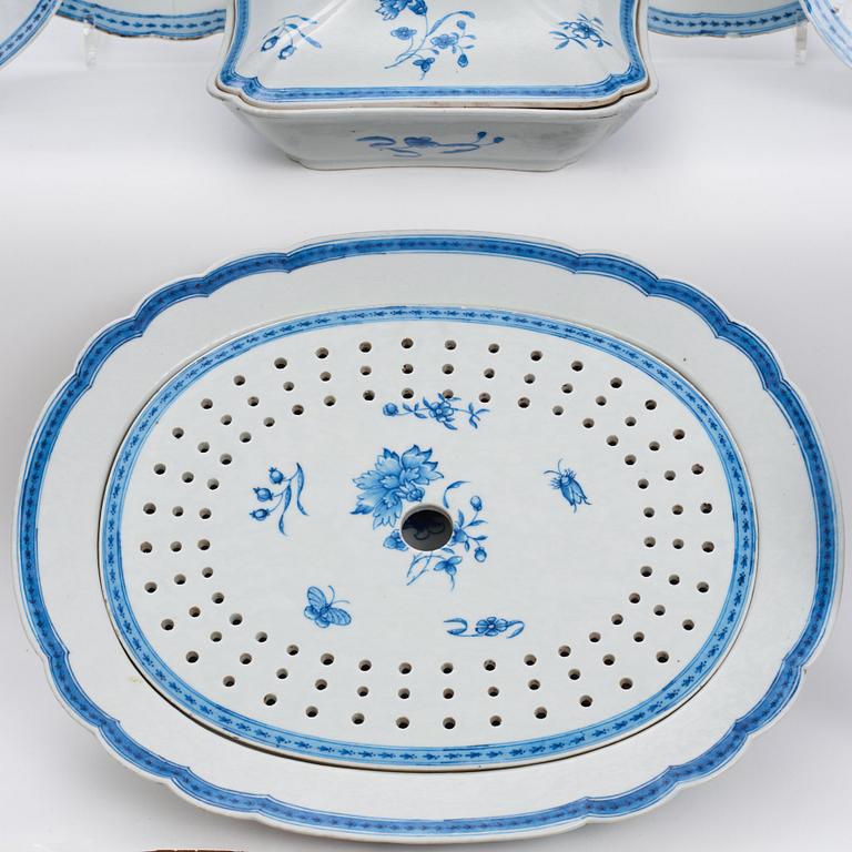 A blue and white dinner service, Qing dynasty, Qianlong (1736-95). (53 pieces).