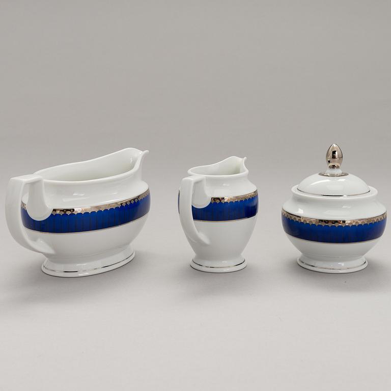 SIGVARD BERNADOTTE, RUOKA-ASTIASTO, 76 osaa, posliinia, "Christineholm".