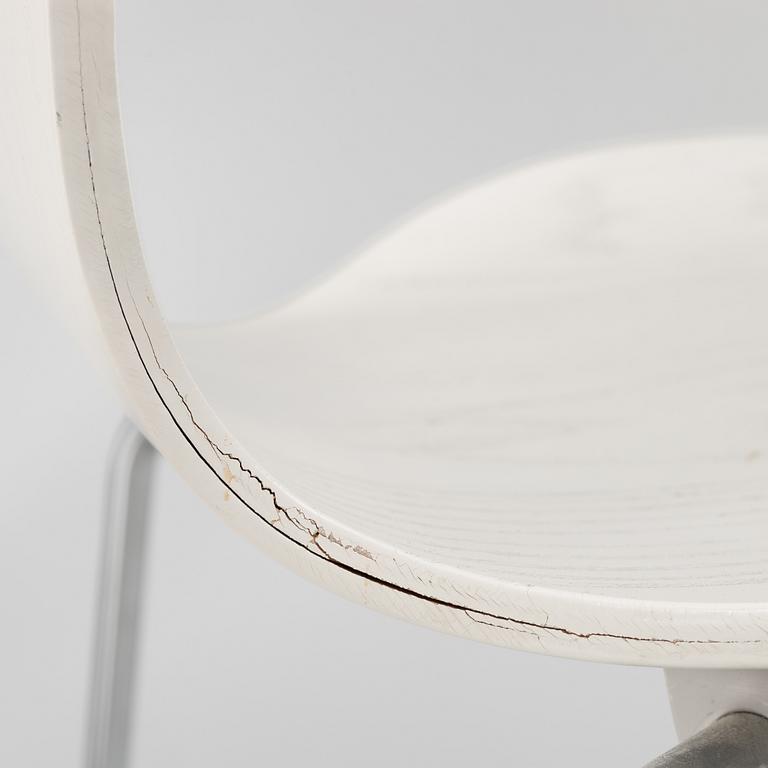 Arne Jacobsen, a set of 4 chairs "Sjuan", Fritz Hansen, Denmark, 2000.