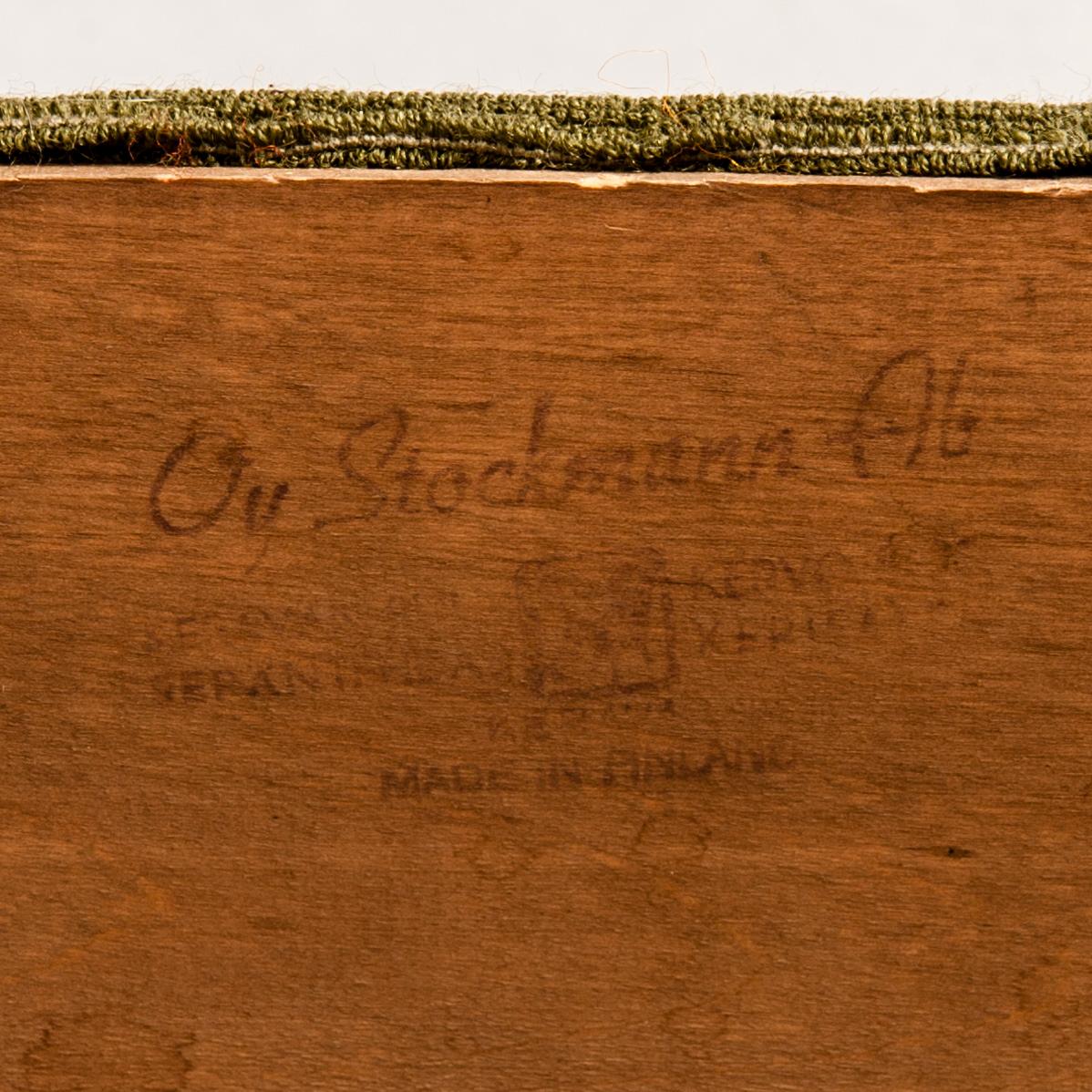 KARMSTOLAR, ett par, bär Stockmanns stämpel, 1900-talets mitt.