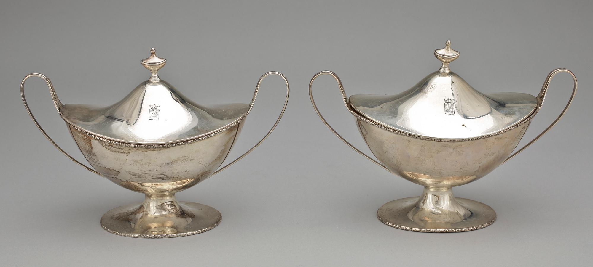 SOCKERSKÅLAR med LOCK, ett par, silver. David Andersen & Comp, Stockholm 1925. Vikt 776 gr.