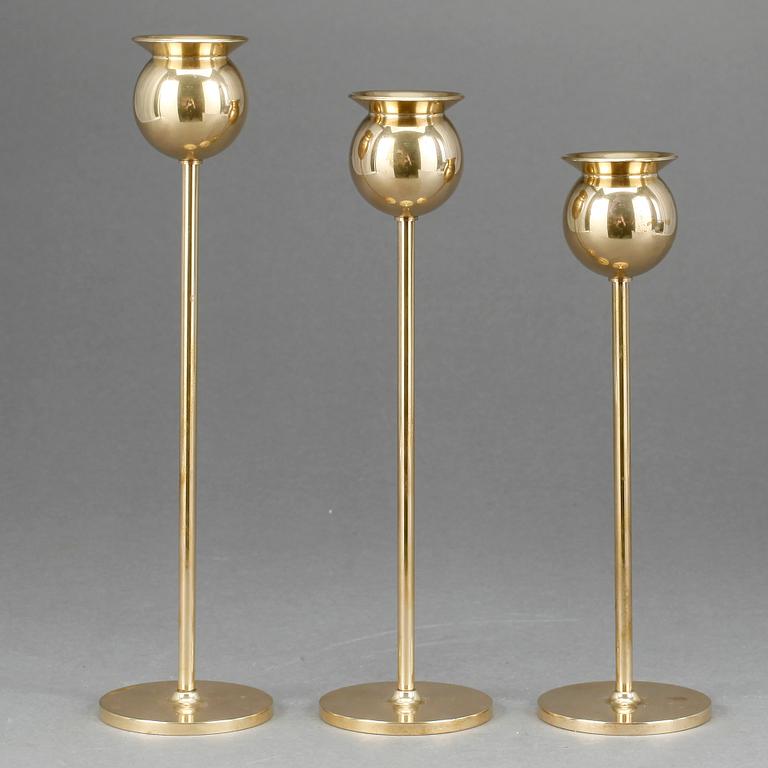 LJUSSTAKAR, 3 st, mässing, "Tulpan", Pierre Forsell, Skultuna, 1900-talets andra hälft.
