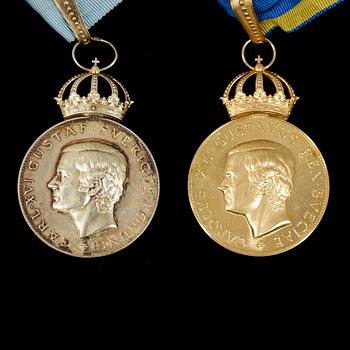 MEDALJER, 2 st, varav en 23k guld, 1990 resp 1985. Guldvikt ca 40g.