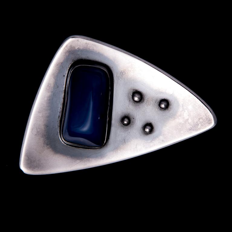 BROSCH, silver, kalcedon. Helge Narsakka 1963. Vikt ca 22,4 g.