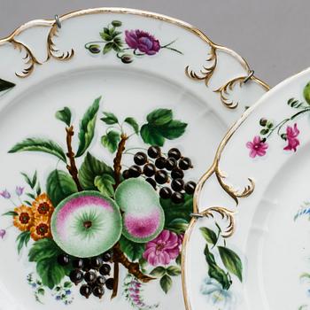 A set of three porcelain Gardner plates, mid 1800'.
