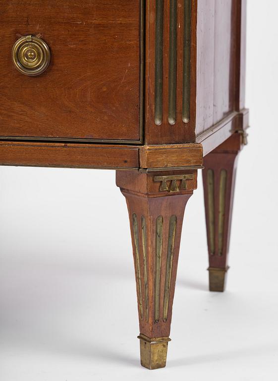 A late Gustavian mahogny commode.