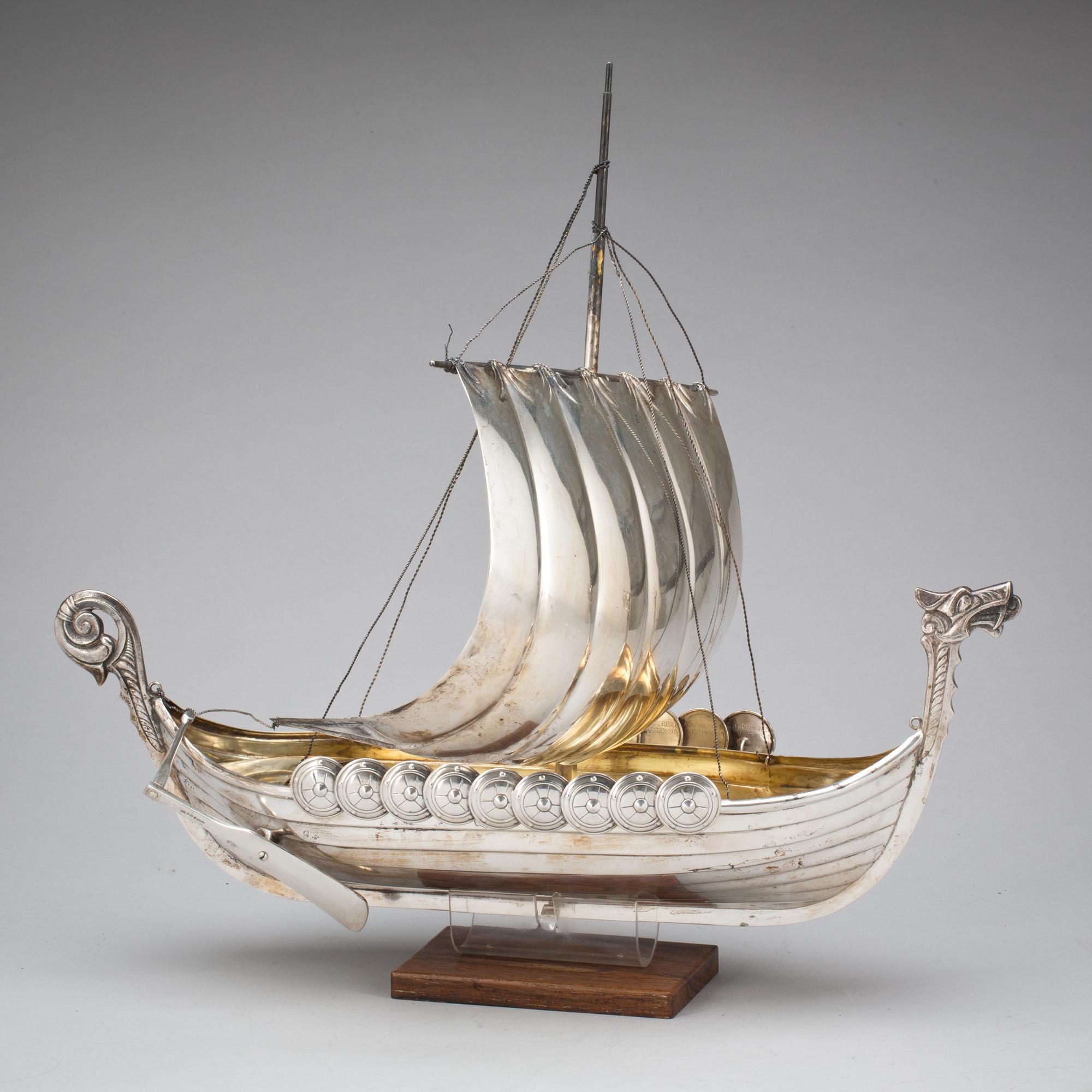 VIKINGASKEPP, silver. Gust Wikström, Göteborg. 1947. Ca 1700g.