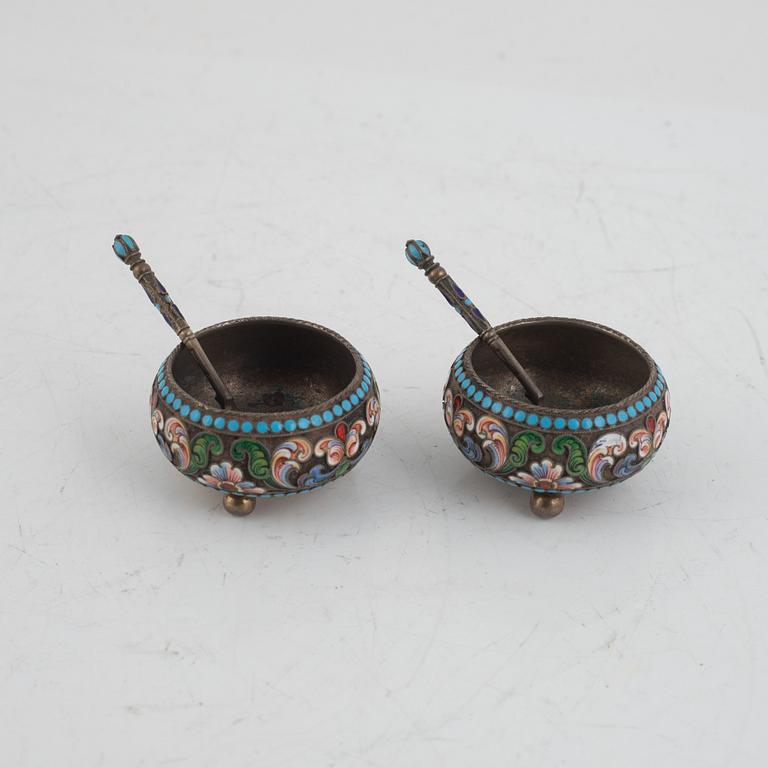 A Pair of Russian Salt Cellars with Spoons, gilt silver and cloisonné enamel, 1896-1908.