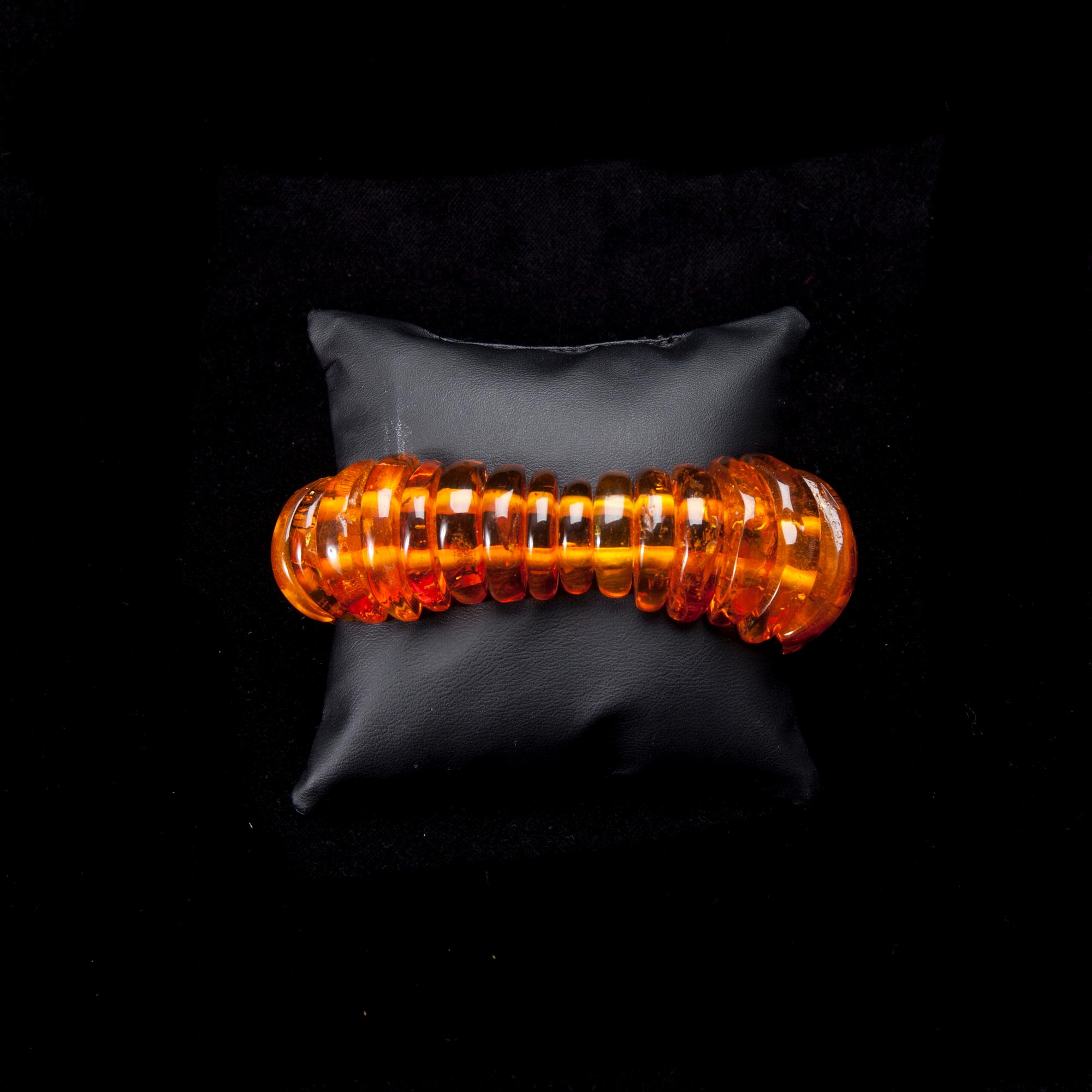 HALSBAND, 2 st, och ARMBAND, bärnsten, 1900-tal.