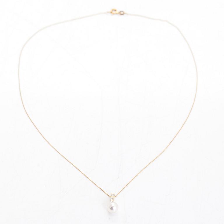 An 18K gold necklace with a cultured pearl pendant and diamonds totalling approx. 0.15 ct.