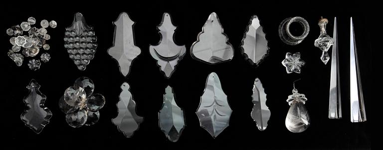 LJUSKRONEDELAR, 25 st, glas och bergkristall, 1700/1800-tal.