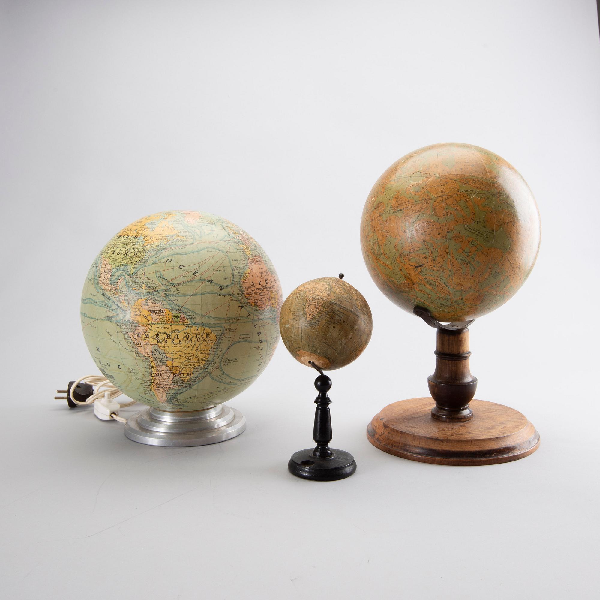 Jordglob, 2 st, och en Himmelsglob, 1900-tal.