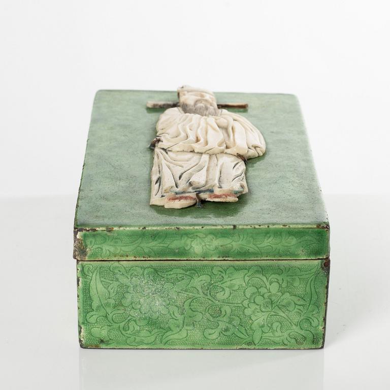 An enamelled box with cover, a mirror and a stamp, late Qing dynasty.