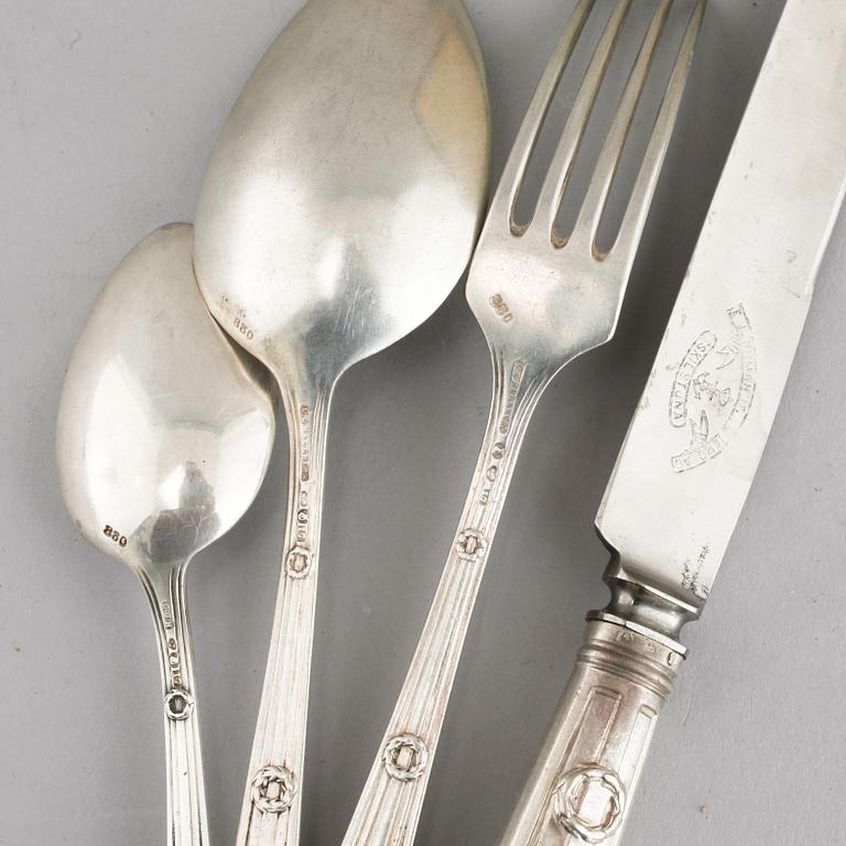12 pieces of silverware, mid 19th / and early 20th century. Weight 635 g incl steel blade.