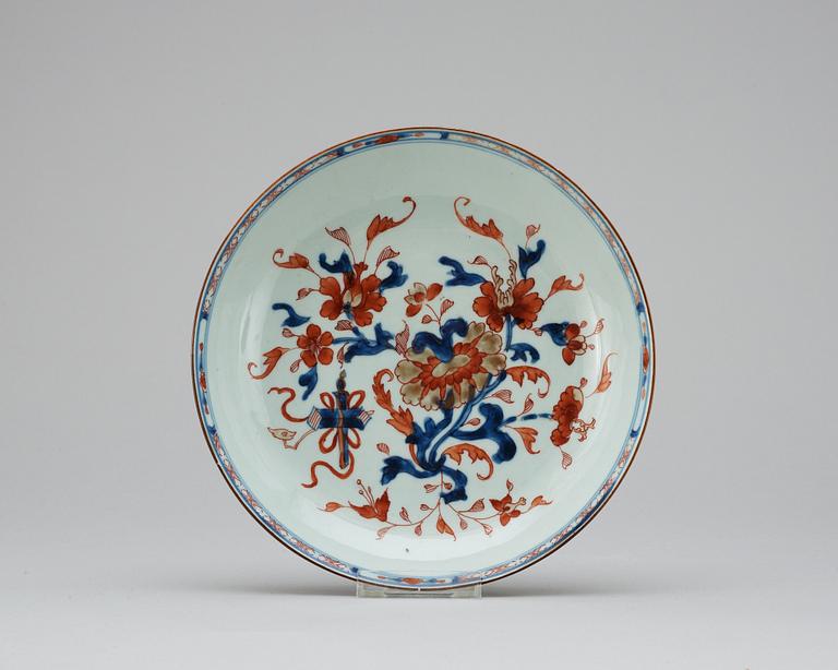 A polychrome dish, Qing dynasty, early 18th century.