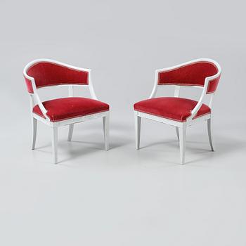 KARMSTOLAR, ett par, s k baljfåtöljer, sengustaviansk stil, 1900-talets mitt.