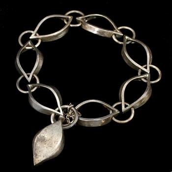 VÄSKA, silver samt ARMBAND, silver, Anders  Högbergs silversmedja, Göteborg, 1963. Tot vikt 269 g.