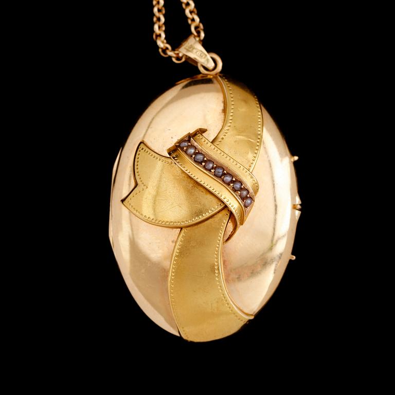 MEDALJONG MED KEDJA, 18 k guld, svenska stämplar  1917. Total vikt ca 18 g.