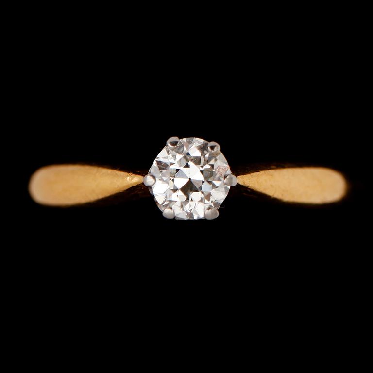 RING, 23 k guld, med solitär briljant ca 0.50 ct.