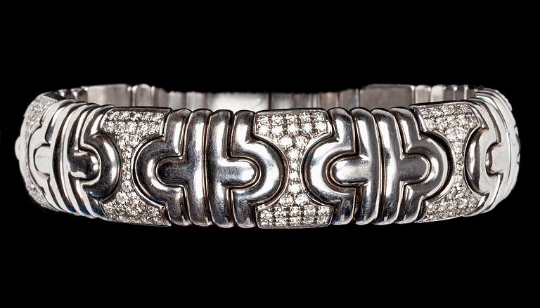 ARMBAND, 228 briljantslipade diamanter, tot. ca 5 ct.