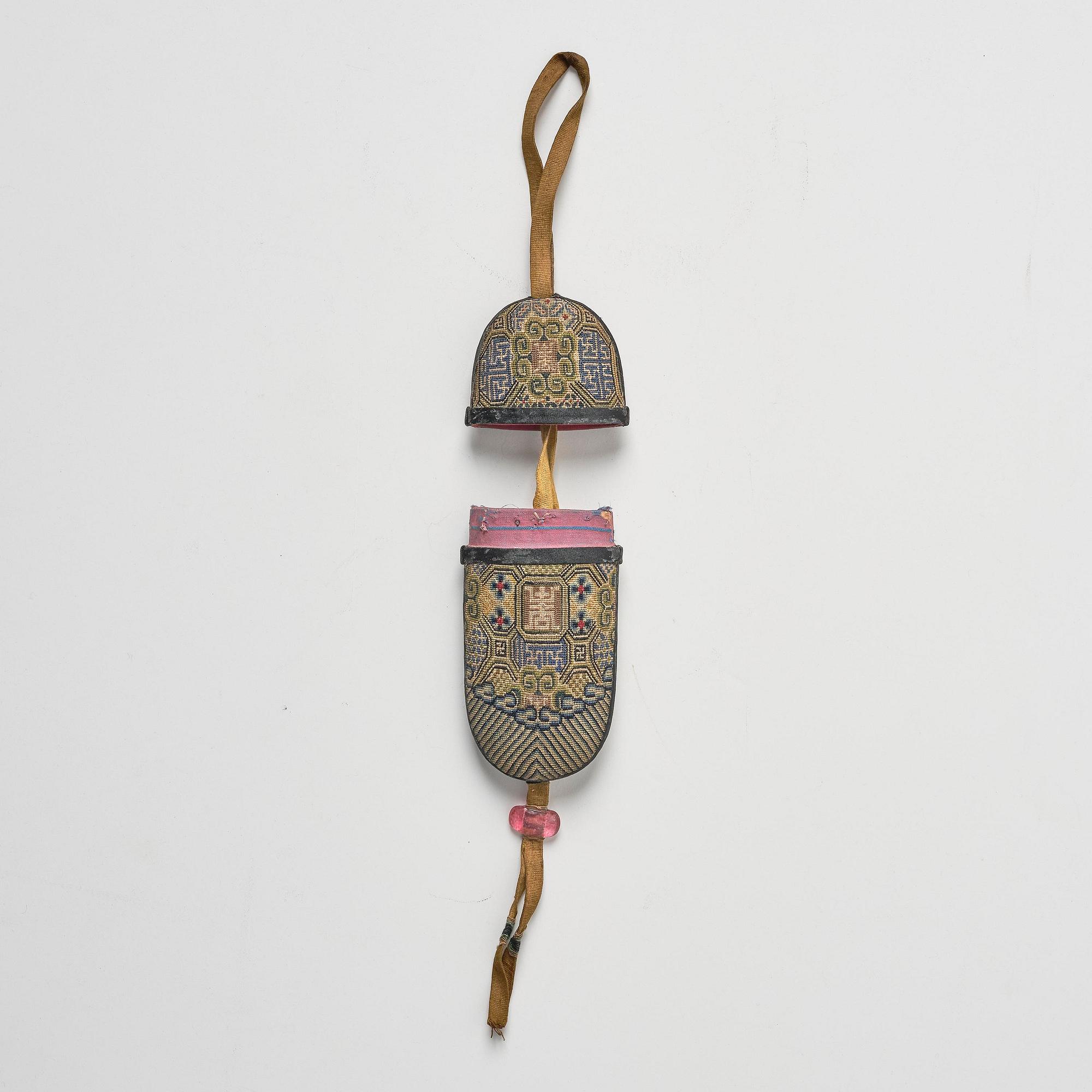 A set of three embroidered purses/ eye-glass cases, Qing dynasty, 19th century.