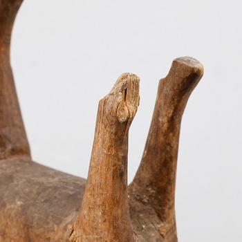 DALAHÄSTAR, 3 st, skuret trä, 1900-tal.