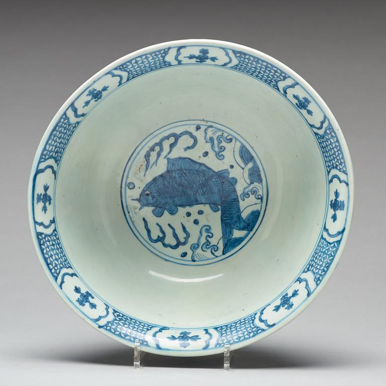 A large blue and white bowl, Ming dynasty (1368-1644).