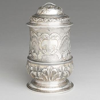 JOHN EDWARDS II, DRYCKESKANNA, sterling silver, London 1755.