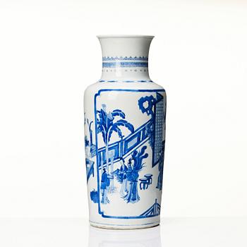 A Chinese blue and white vase, Qing dynasty, Kangxi (1662-1722).