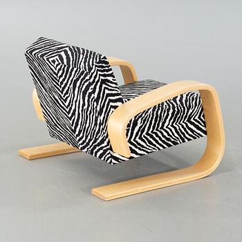 A model 400 "Tank" chair designed by Alvar Aalto, Artek, 2004.