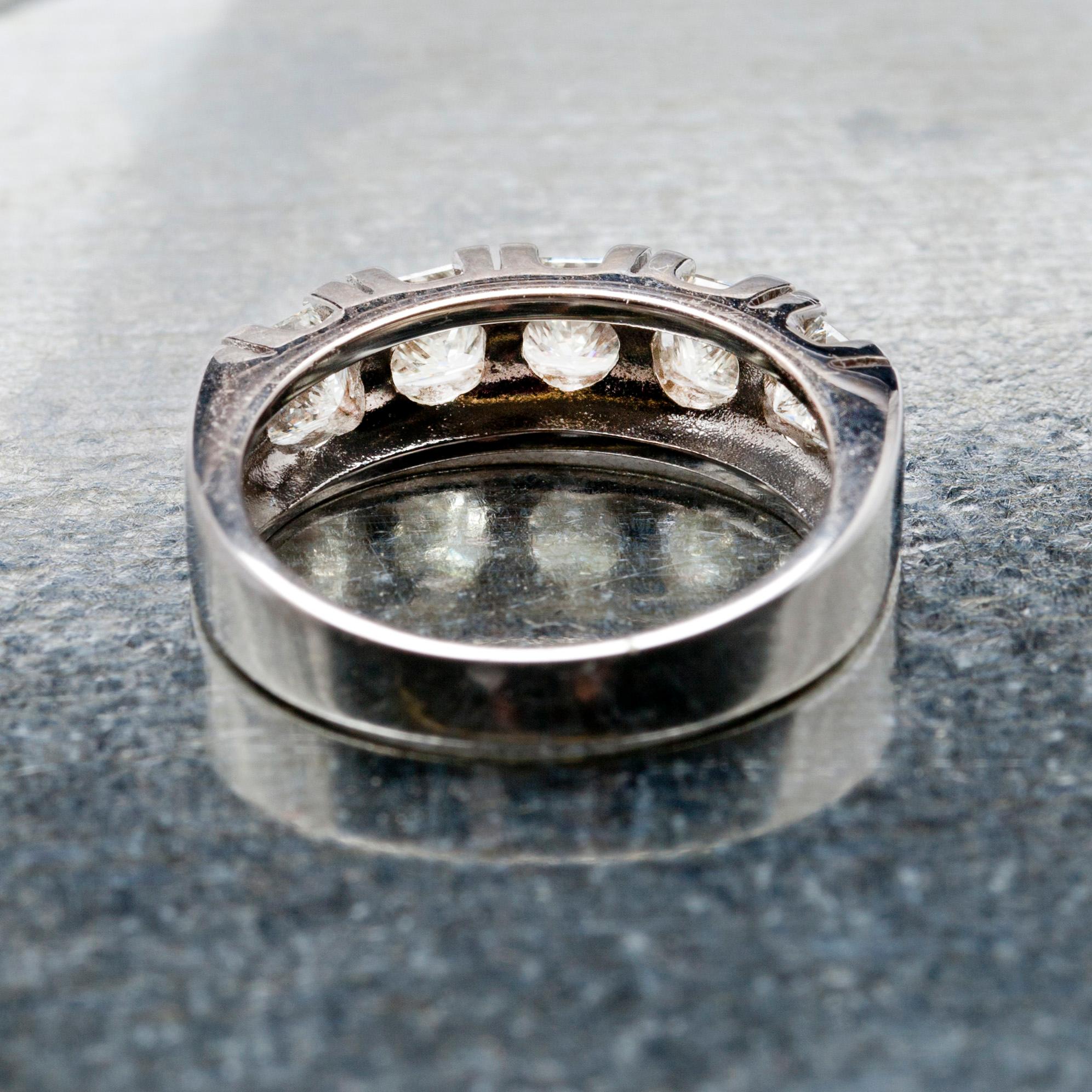 RING, vitguld 14K, 5 st princesslipade diamanter, tot. 1,63 ct. Paino 4,45 g.