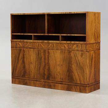 CARL MALMSTEN, bokhylla, valnöt med intarsia, Åtvidabergs Industrier ca 1934.