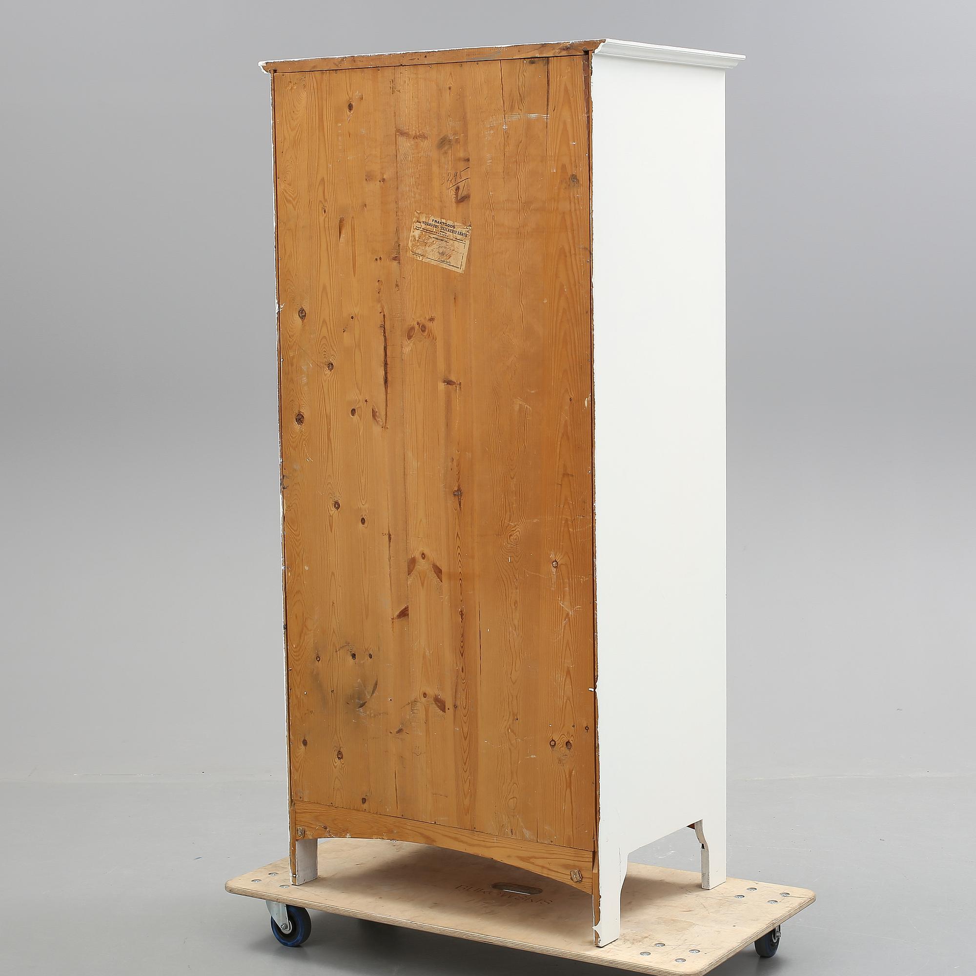 KLÄDSKÅP, 1900-talets början.