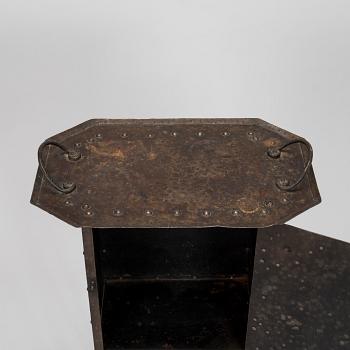 Barskåp / sidobord, koppar, 1900-talets början.