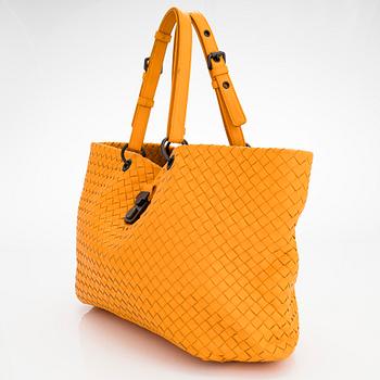 Bottega Veneta, a 'Capri Tote' bag.