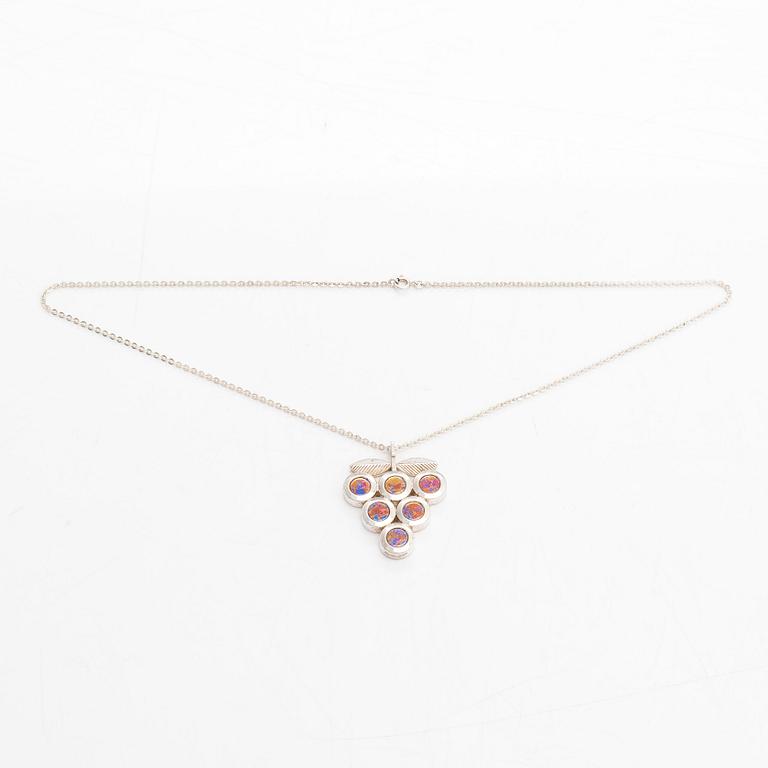 Nanny Still,  A sterling silver and titanium necklace. Kultakeskus, Hämeenlinna 1976.
